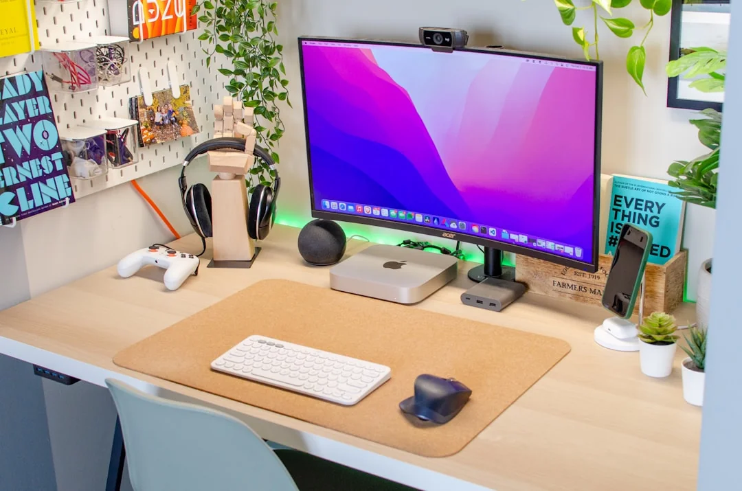 Écran d’ordinateur portable montrant le site Pexels, idéal pour les besoins en photos de stock.